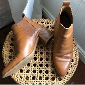 Everlane Chelsea Boots